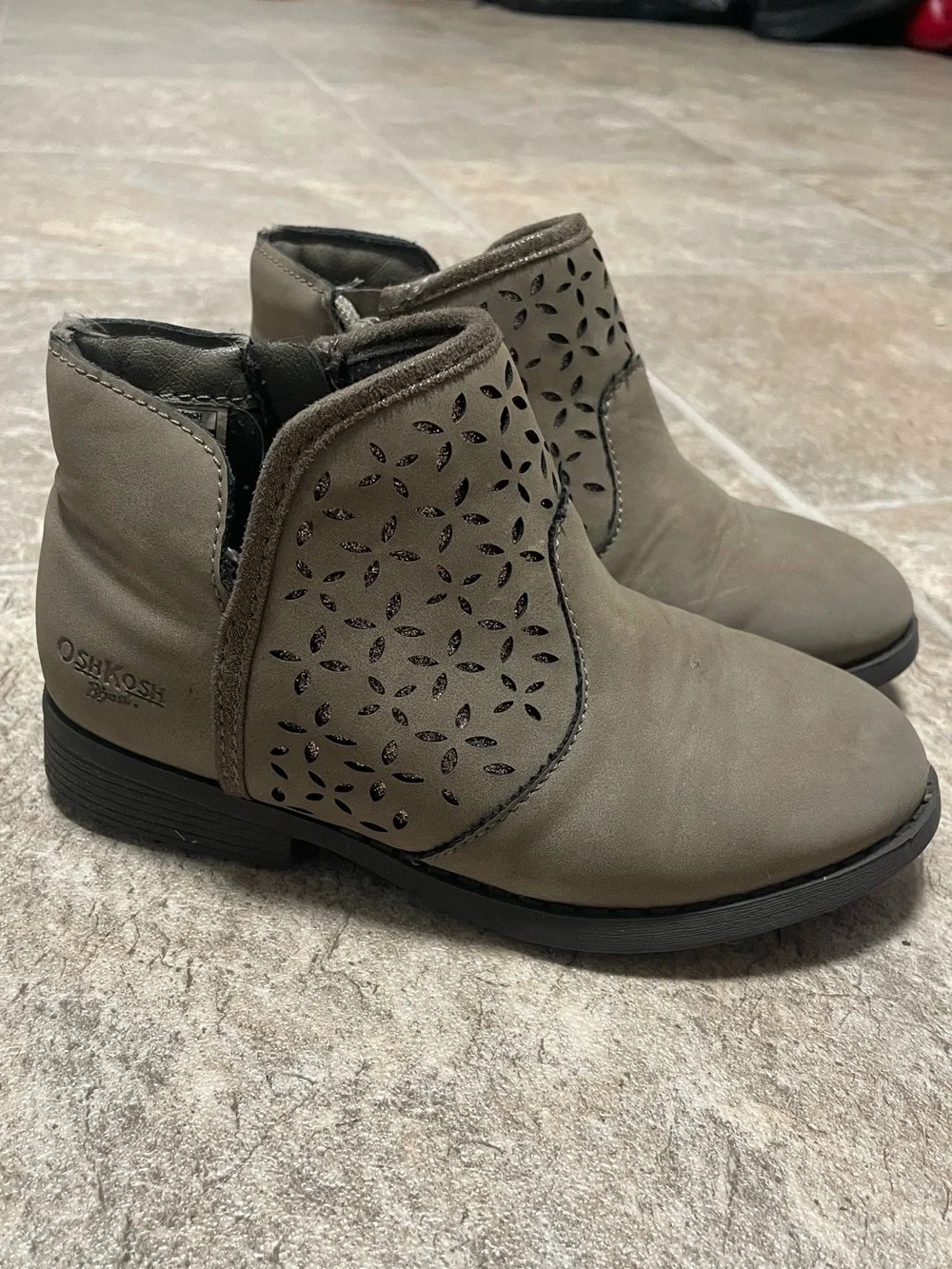 Oshkosh Grey Ankle Boots with Sparkle